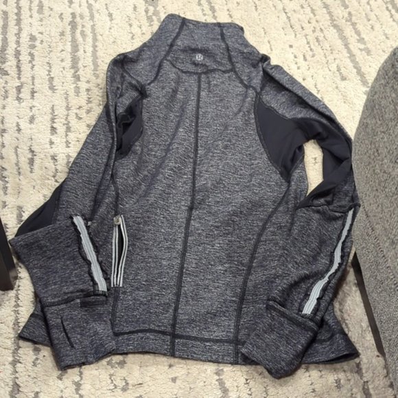 Lululemon Run: Dash Half Zip Reflective Pullover Heathered Coal - Picture 7 of 10